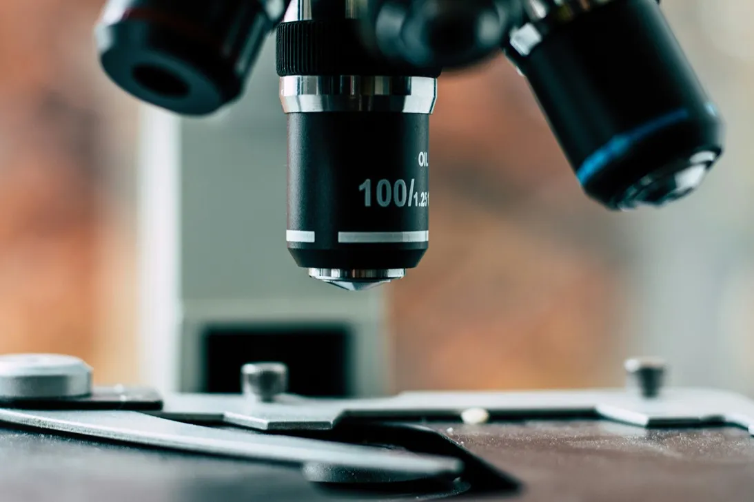 microscopio-analisis-veterinarios El microscopio es una de las herramientas imprescindibles para cualquier laboratorio de análisis veterinarios